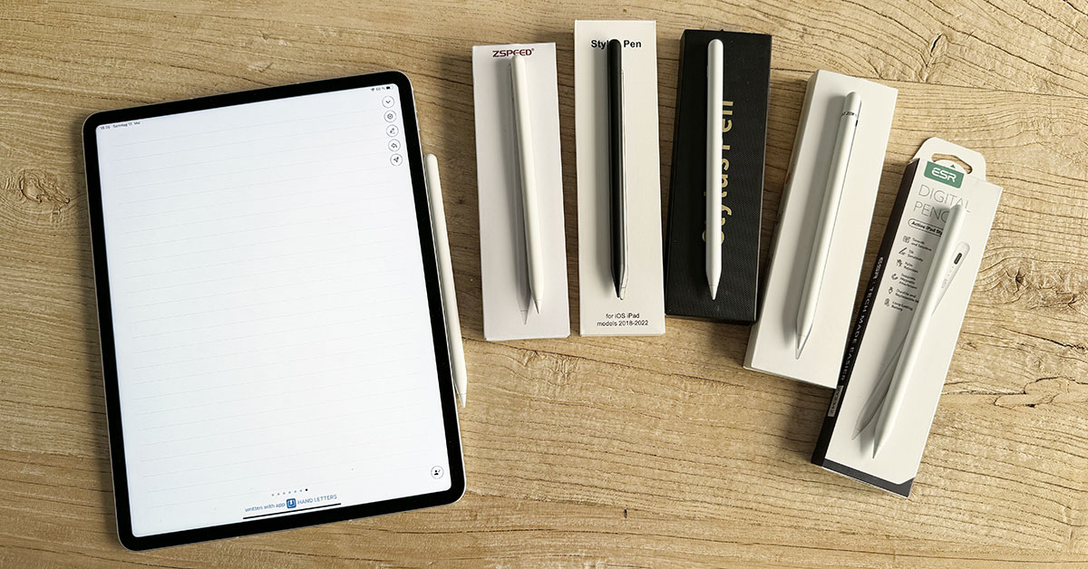 Artikel Bild Header Stifte zum Vergleich auf Tisch neben iPad